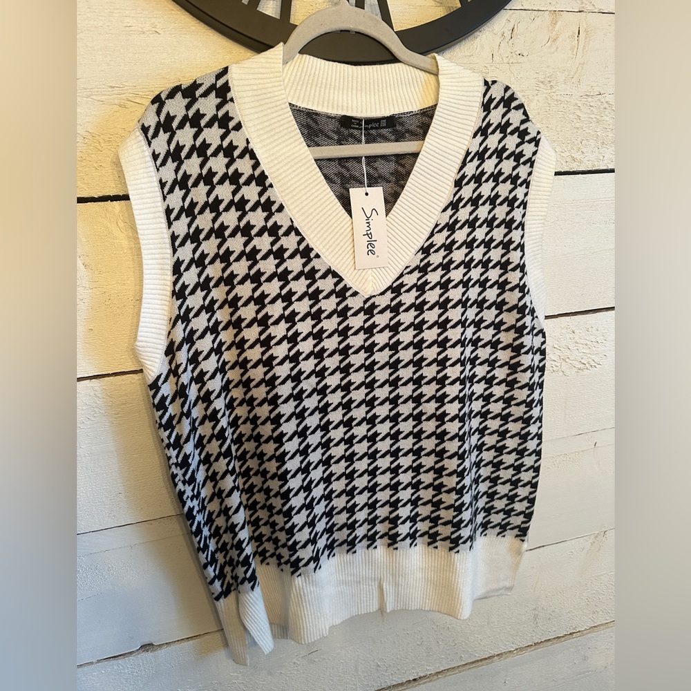 Oversized Houndstooth Sweater Vest